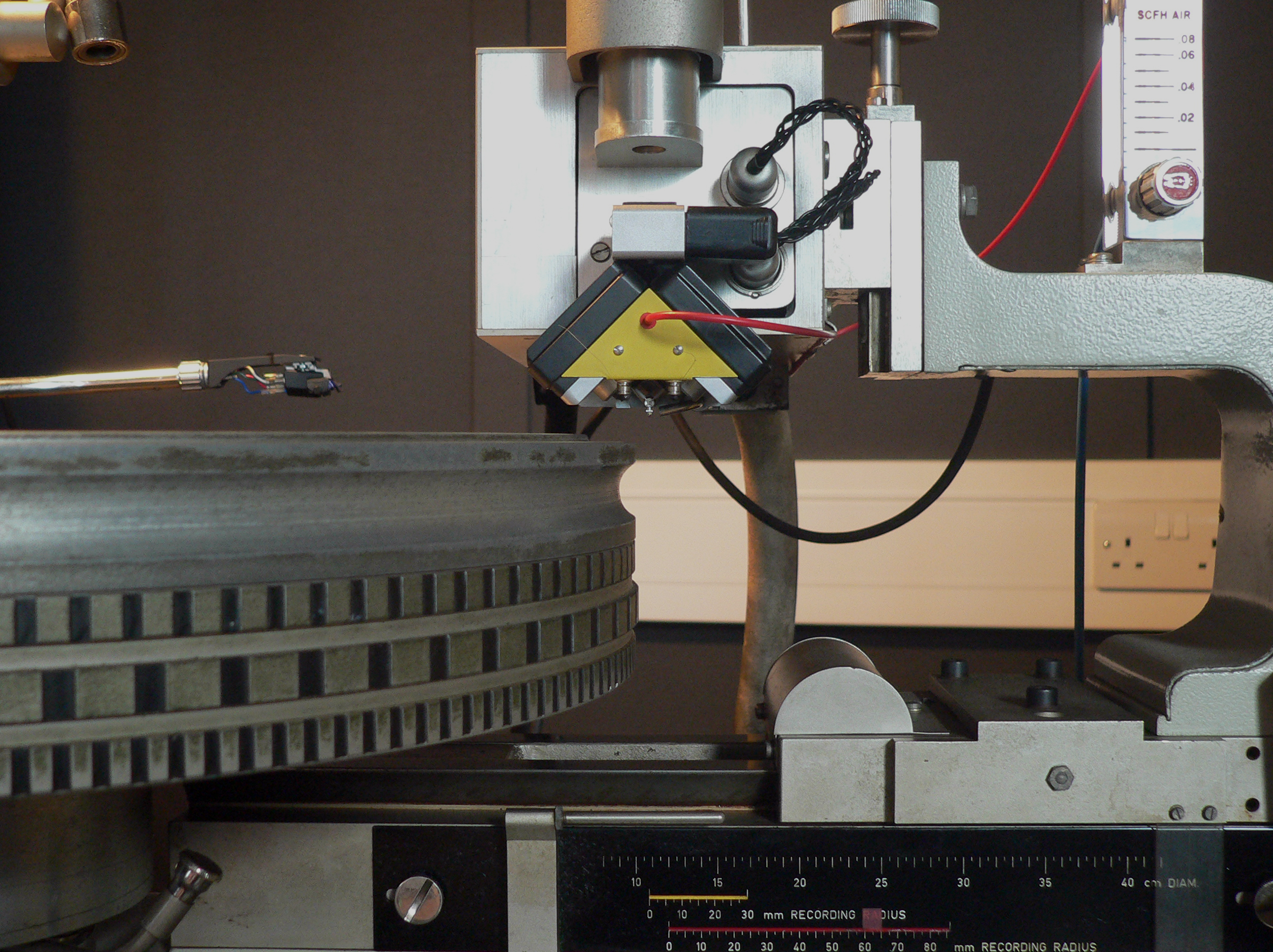 Optimum Mastering – Neumann VMS70 Cutting Lathe Vinyl Cutting Head